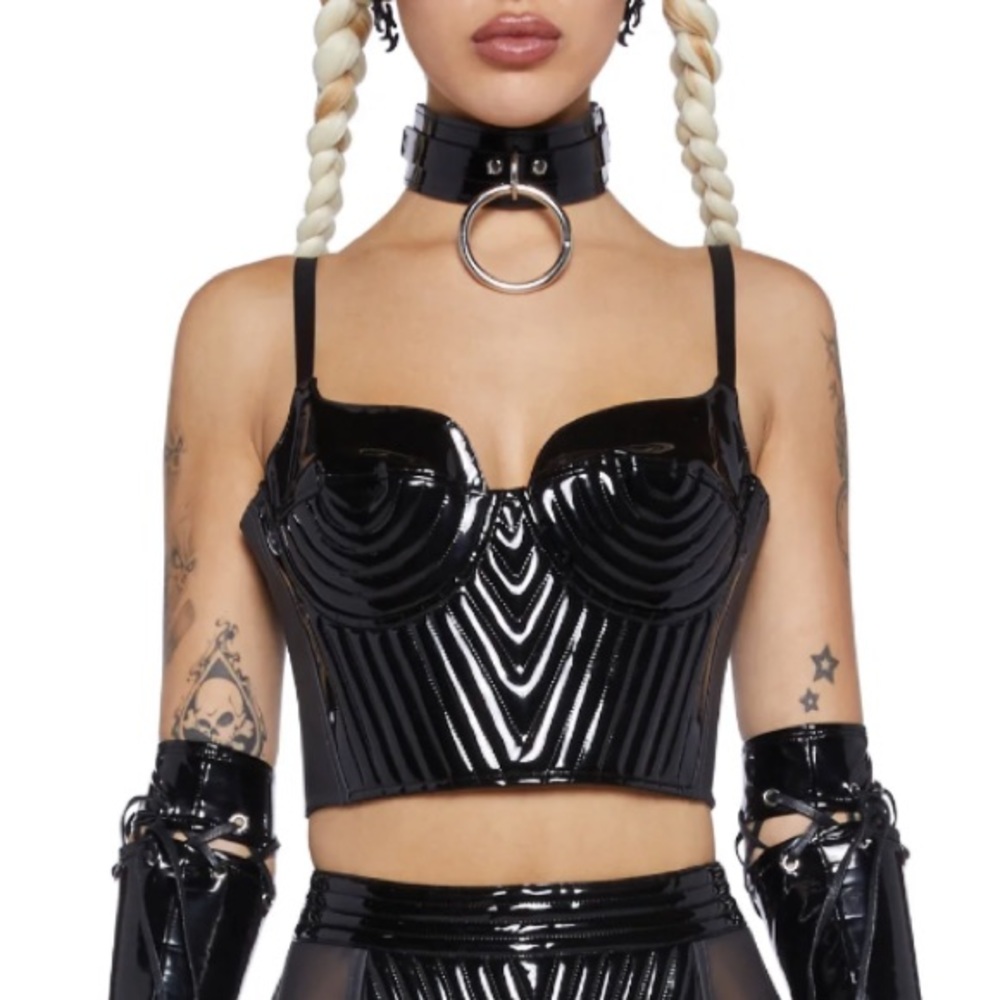 Techno Black Top